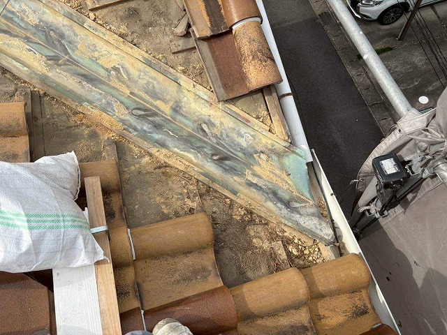 清掃した谷板金